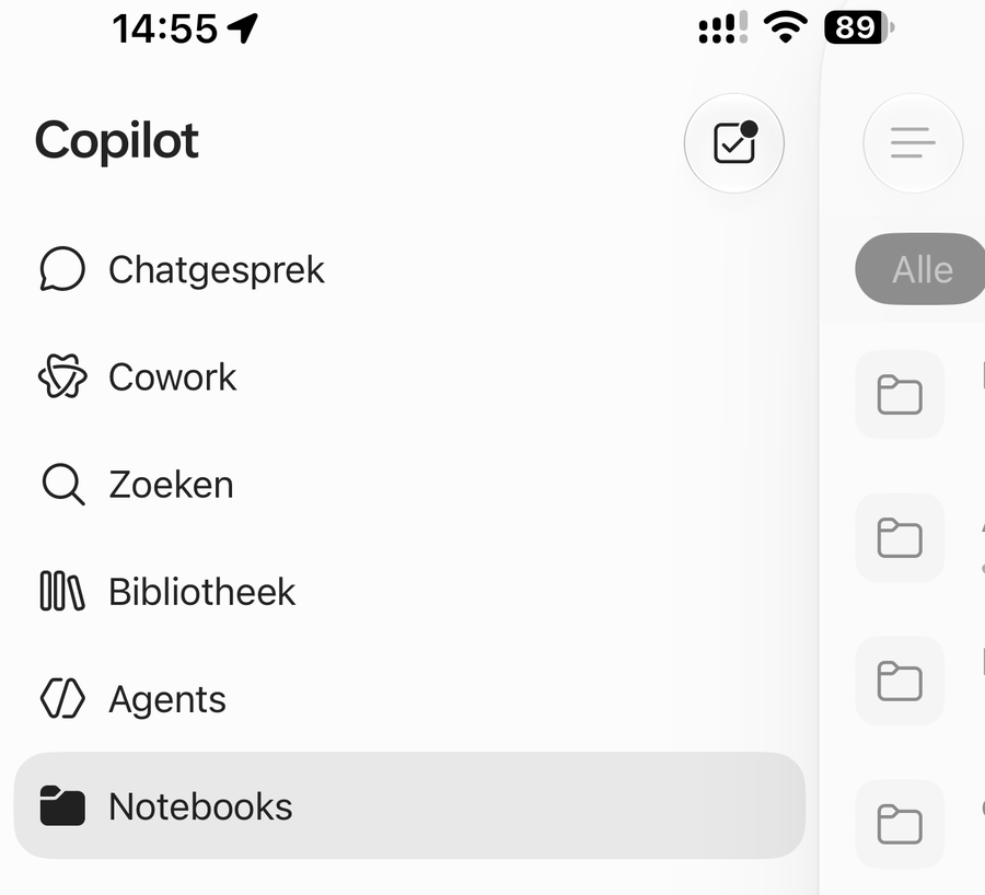 Het menu van de Microsoft 365 Copilot-app op een telefoon, met Notebooks geselecteerd.